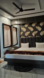 Shree Radhe Palace - 7