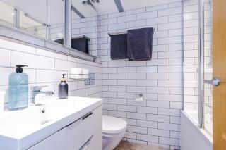 Stunning Townhouse, Games Area, Terrace, 3bedrooms, Sleeps 8, Central Location - Manchester - 1