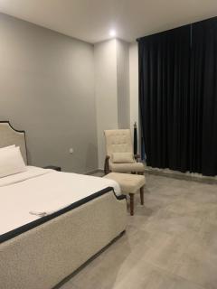Spacious 1-Bedroom Apartment - 2