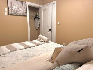 Cozy 1 Bedroom Suite - 7