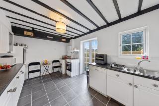 Thorold House Charming house for long stays - 0