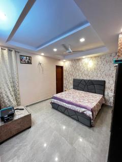 Stella Homestay- Near Yashobhoomi - 8