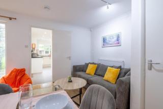 4 BDR I sleeps 8 I Wi-FI I Free Parking I Central - 5