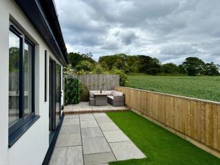 Seaside Getaway - Roebuck Cottage - 3