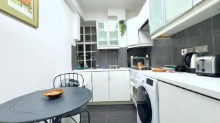 Spacious 2 Bedroom Apartment Queensway Central London by Wild - 6