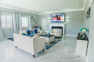Villa By the Beach - sleeps 8 plus - 9