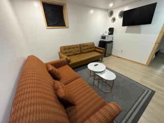 Private Entrance, private Bathroom, Bedroom and workspace - 9