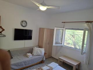 INDEPENDENT RESIDENCE WITH a VIEW - 3