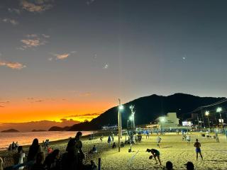 Casa nova, aconchegante, estilosa! 3 minutos caminhando até a praia! - 3