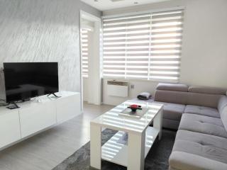 City Center Stay Apartment - 9