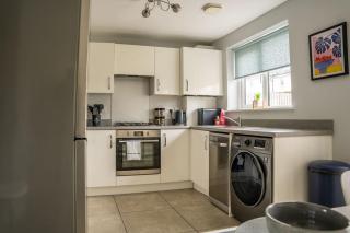 JustStay Glasgow - 3 Bedroom Luxury Villa with free parking - 3