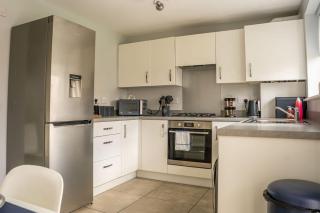 JustStay Glasgow - 3 Bedroom Luxury Villa with free parking - 4