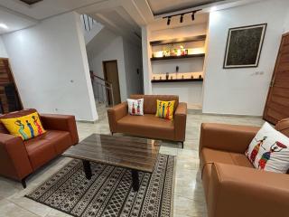 Elegant villa with 5 furnished bedrooms - Yamoussoukro - 0