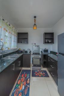 B5- 2 Bedroom Fully Furnished and Serviced Apartment in Westlands Parklands near Aga Khan Hospital - 1