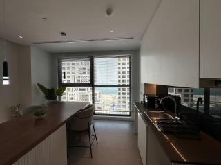 Stylish Waterfront 1BR on Al Reem Island - 5