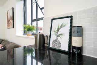 Bright & Modern 2-Bed Apartment in Vibrant East London - 7