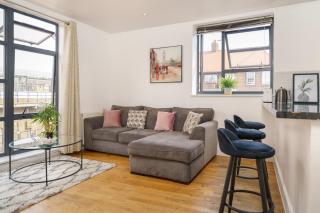 Bright & Modern 2-Bed Apartment in Vibrant East London - 6
