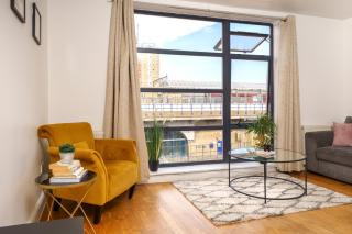 Bright & Modern 2-Bed Apartment in Vibrant East London - 5