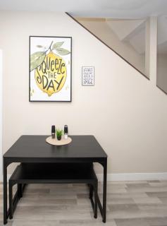 Stylish Lemon 2BR and 3BA Townhouse - 3
