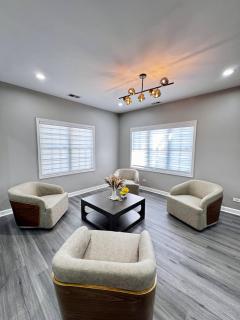 Sleeps 24+ Luxury house Near Chicago 12 king beds - 9