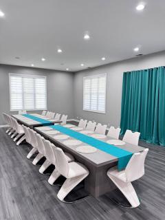 Sleeps 24+ Luxury house Near Chicago 12 king beds - 1