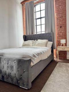 Central Comfort- 2 bedroom Nottingham Stay sleeps up to 5 - 6