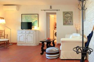 Provençal, Spacieux & réconfortant, Emplacement sûr au cœur du Parc des Calanques, Salon et chambre clim, lit confortable, Cuisine équipée avec lave-vaisselle et lave-linge, Garage, jardin, piscine privés, Inclus linge, bureau, Wifi, Netflix, Sans Stress - 4