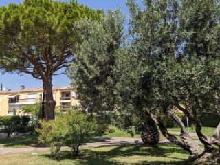 Provençal, Spacieux & réconfortant, Emplacement sûr au cœur du Parc des Calanques, Salon et chambre clim, lit confortable, Cuisine équipée avec lave-vaisselle et lave-linge, Garage, jardin, piscine privés, Inclus linge, bureau, Wifi, Netflix, Sans Stress - 1