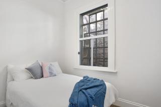 Stylish City Home for Large Group Getaways - Adelaide - 1
