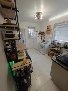 The Solar Lodge Albany Park, 2bdrm, 1 bath eclectic premium private apt - 1