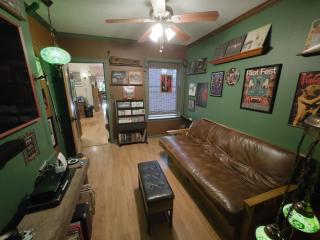 The Solar Lodge Albany Park, 2bdrm, 1 bath eclectic premium private apt - 4