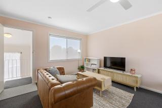Cosy 1-Bed Retreat with Balcony in Marion - 4
