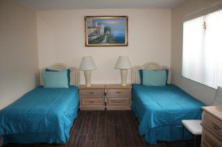 Super nice 3 bedroom 2 bathroom apartment - 8
