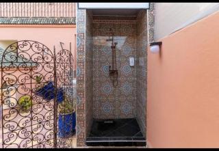 Authentic Riad Dar HbibtI Jacuzzi & Breakfast - 4