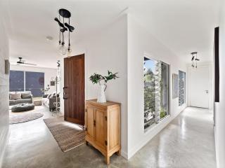 Maison Bleue - Ocean Views & Beachside Family Fun - 3