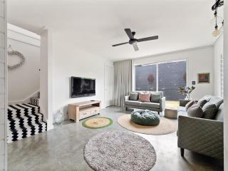 Maison Bleue - Ocean Views & Beachside Family Fun - 2