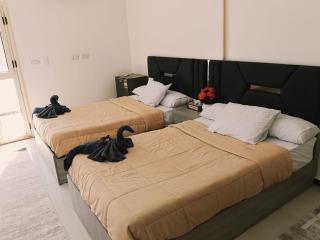 panoramapyramids&jacuzzi - 2