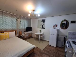 #A6 Open sale - 5mins to Hongdae Station - 8