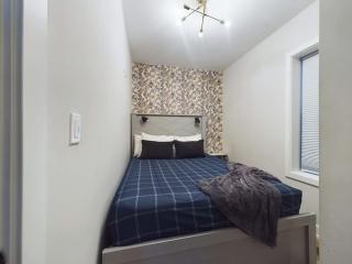 2BR with Onsite Parking and Laundry Just 4 Min to Downtown - 6