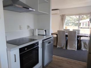 A lovely sunny and spacious home - 4