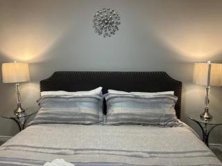 Modern 2 bedroom, 2 king beds, close to Hwy - 9