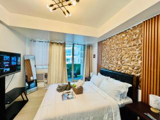 Scr GlamourINetFlixIBalconyICozy - 0