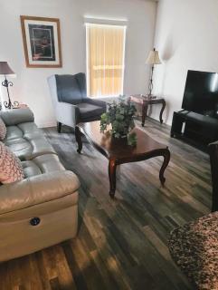 Beautiful Bracken Ln Bungalow - 9