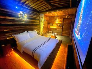 哲帆民宿 大学城熙街尖顶坡龙湖u城百年风化老木屋店 - 9