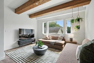 The Adelynn 5BR - Sleek - Spacious - Walkable - 0