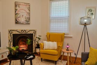 Cozy Newtown Terrace - 8