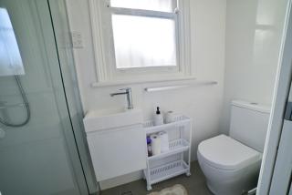 Cozy Newtown Terrace - 1