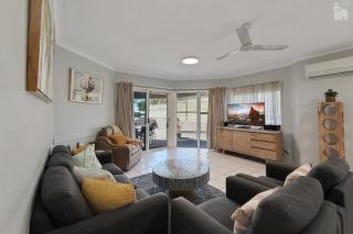 Villa Venezia Apt 3 - Spacious Hervey Bay beachfront apartment - 7