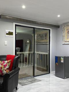 The Airport Terminal Guesthouse - 6