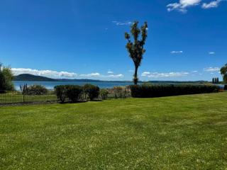 The Lake House with private spa Lake Rotorua - 9
